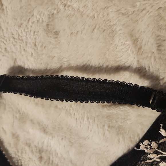 WACOAL BRA BLACK AND CREAM LACE SIZE 38D. - Picture 9 of 10